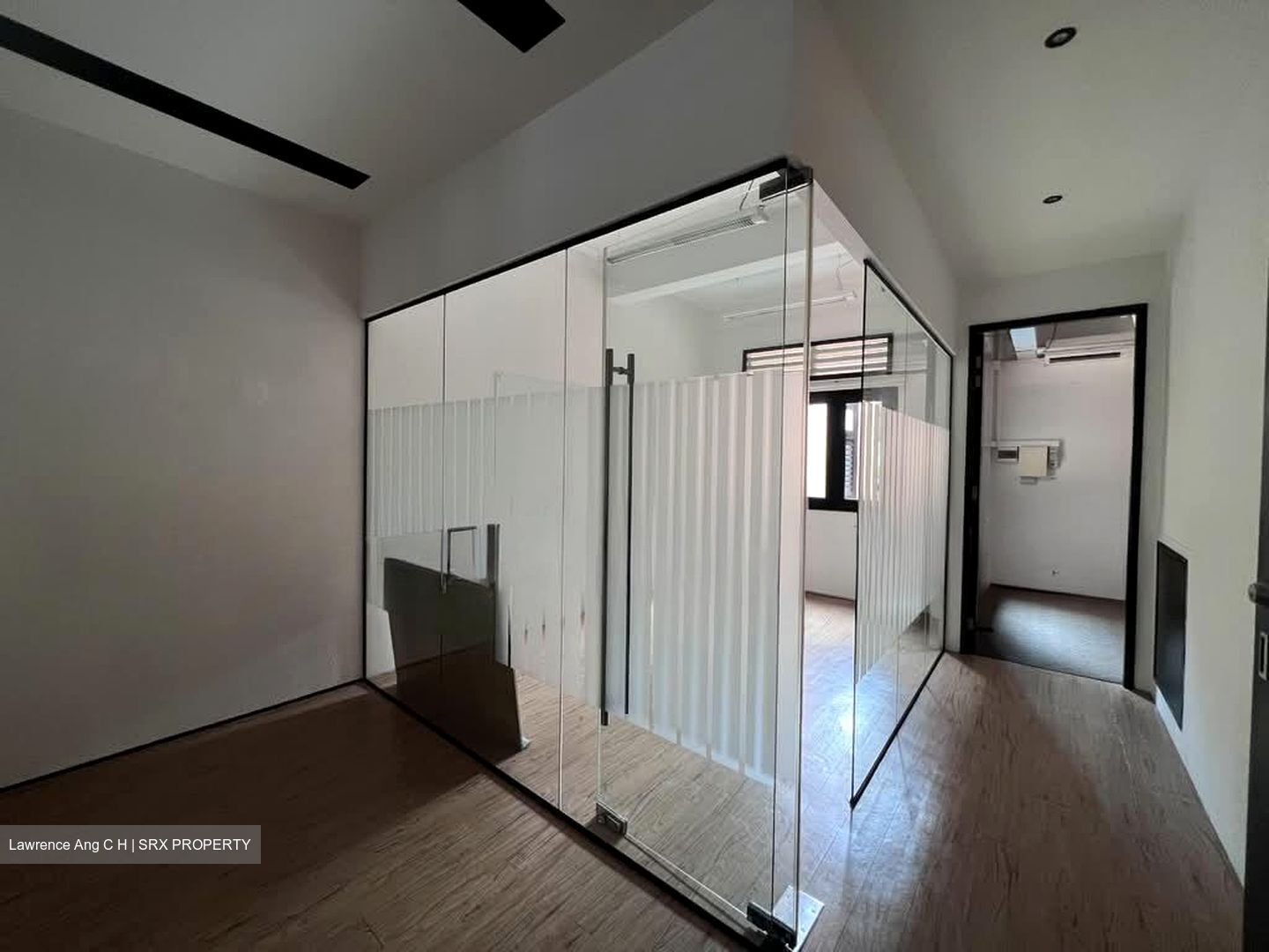 Teo Hong Road (D2), Office #568708271